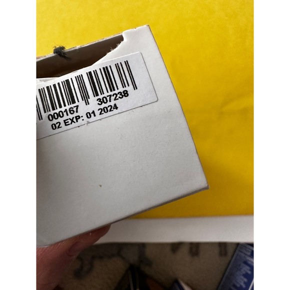 2 Hazelnut Restore & Renew serum Foundation SPF 20 anti-aging face base expired - Picture 4 of 4